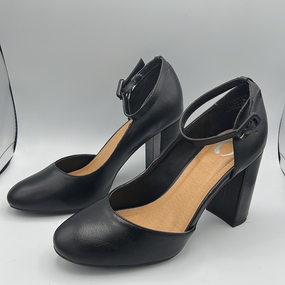 Journee Collection Comfort Foam Raveen Pumps, black, Size 7.5 - Picture 4 of 11